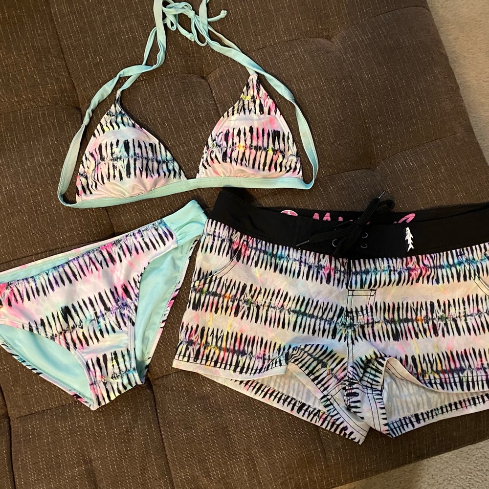 Maui & Sons 3-pc bikini/shorts set